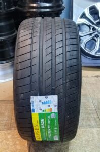 275/35r19 Kapsen