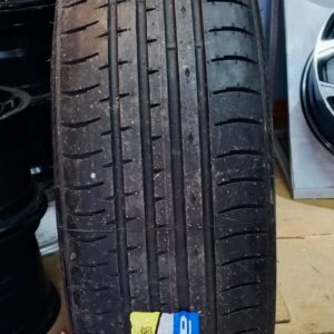 Accelera 245/35R22