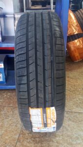 215/60r16 Centara