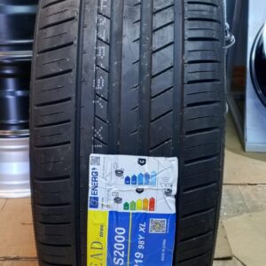 245/40R19 Habilead
