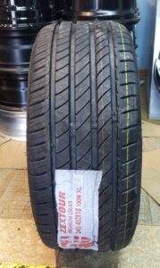 245/45r18 Zextour