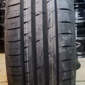 235/55r19 TOURADOR